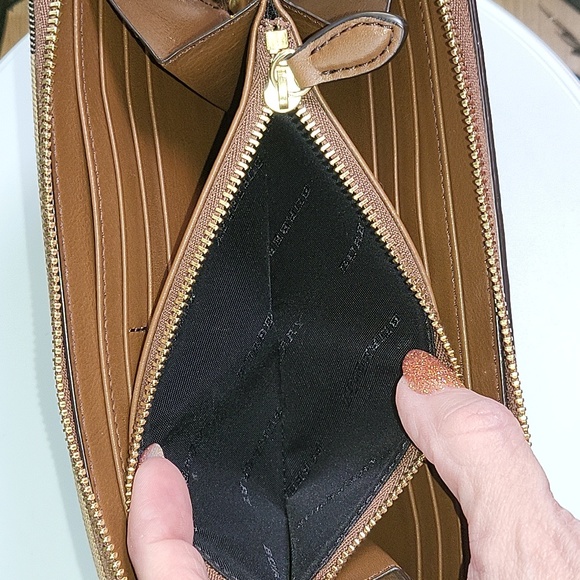 Like New Burberry House Check Derby Leather Elmore Wallet - Picture 12 of 12